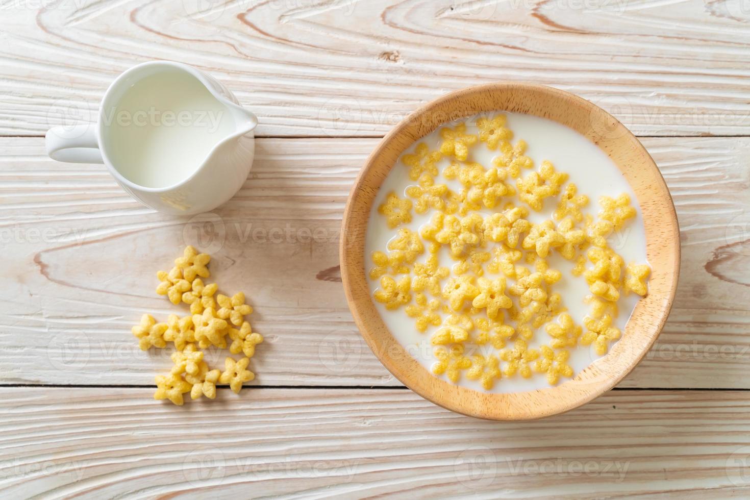 céréales complètes avec du lait frais pour le petit déjeuner photo