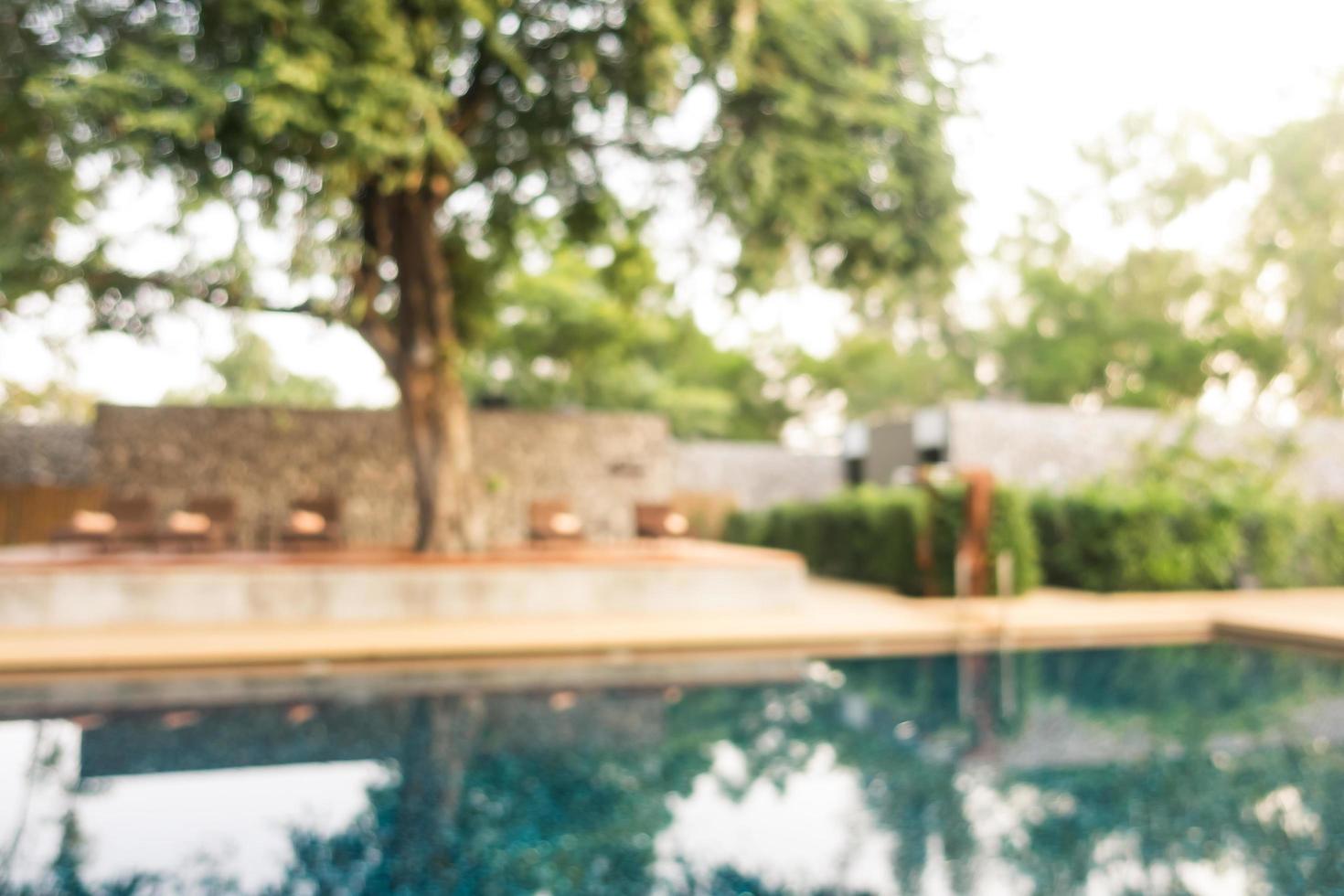 flou abstrait piscine défocalisé dans un hôtel de luxe photo