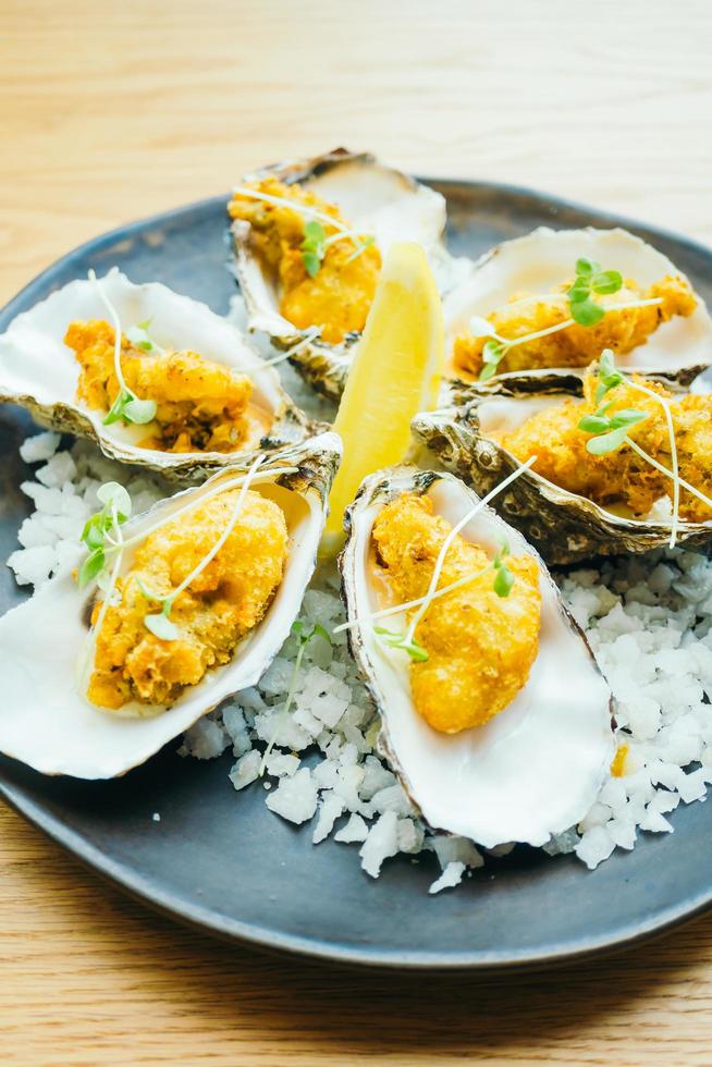 coquille d'huître frite avec sauce photo