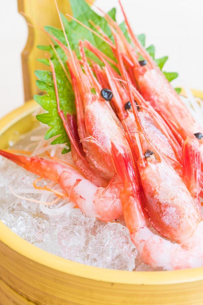 sashimi de crevettes crues et fraîches photo