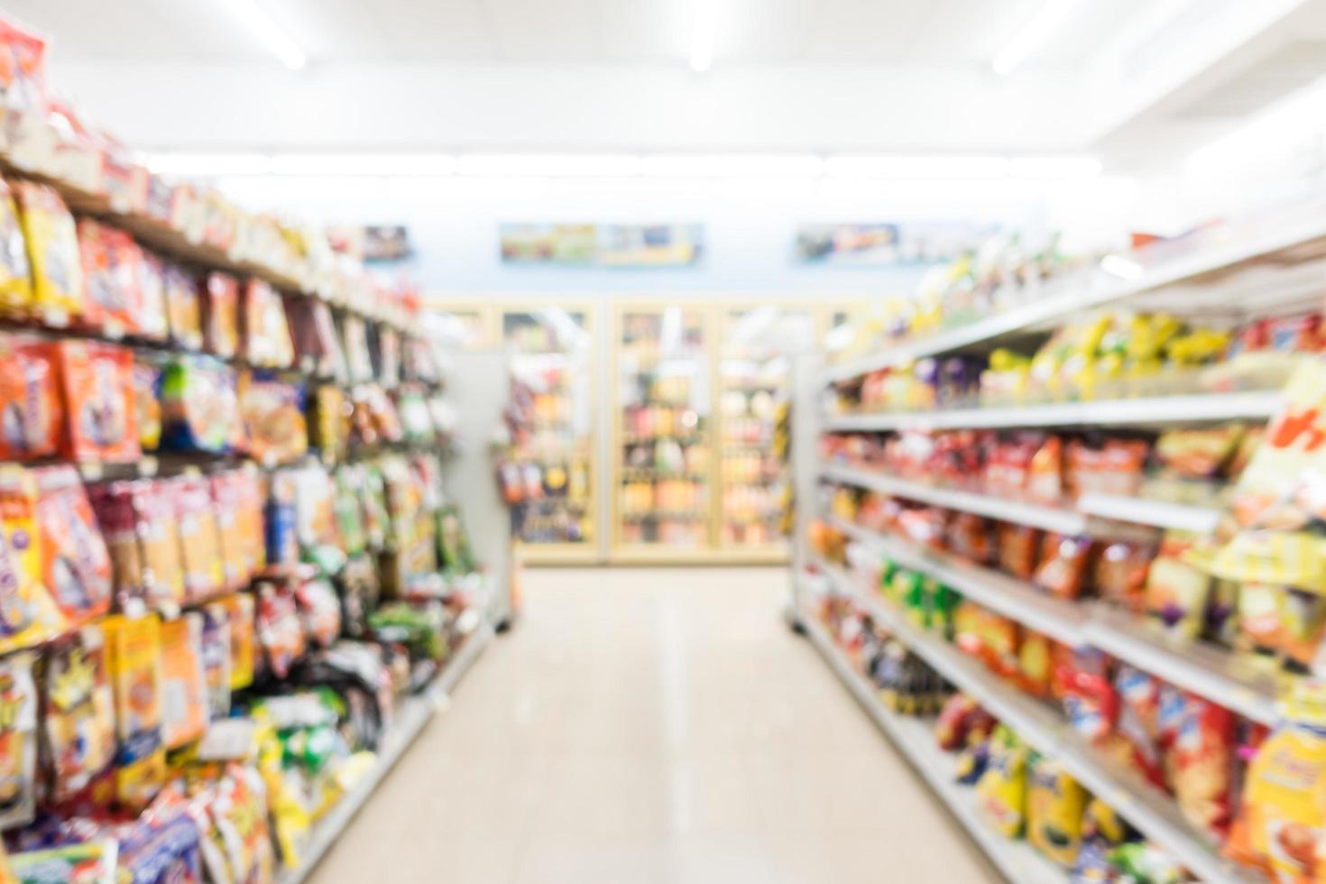 flou abstrait et intérieur de supermarché et de dépanneur défocalisé photo