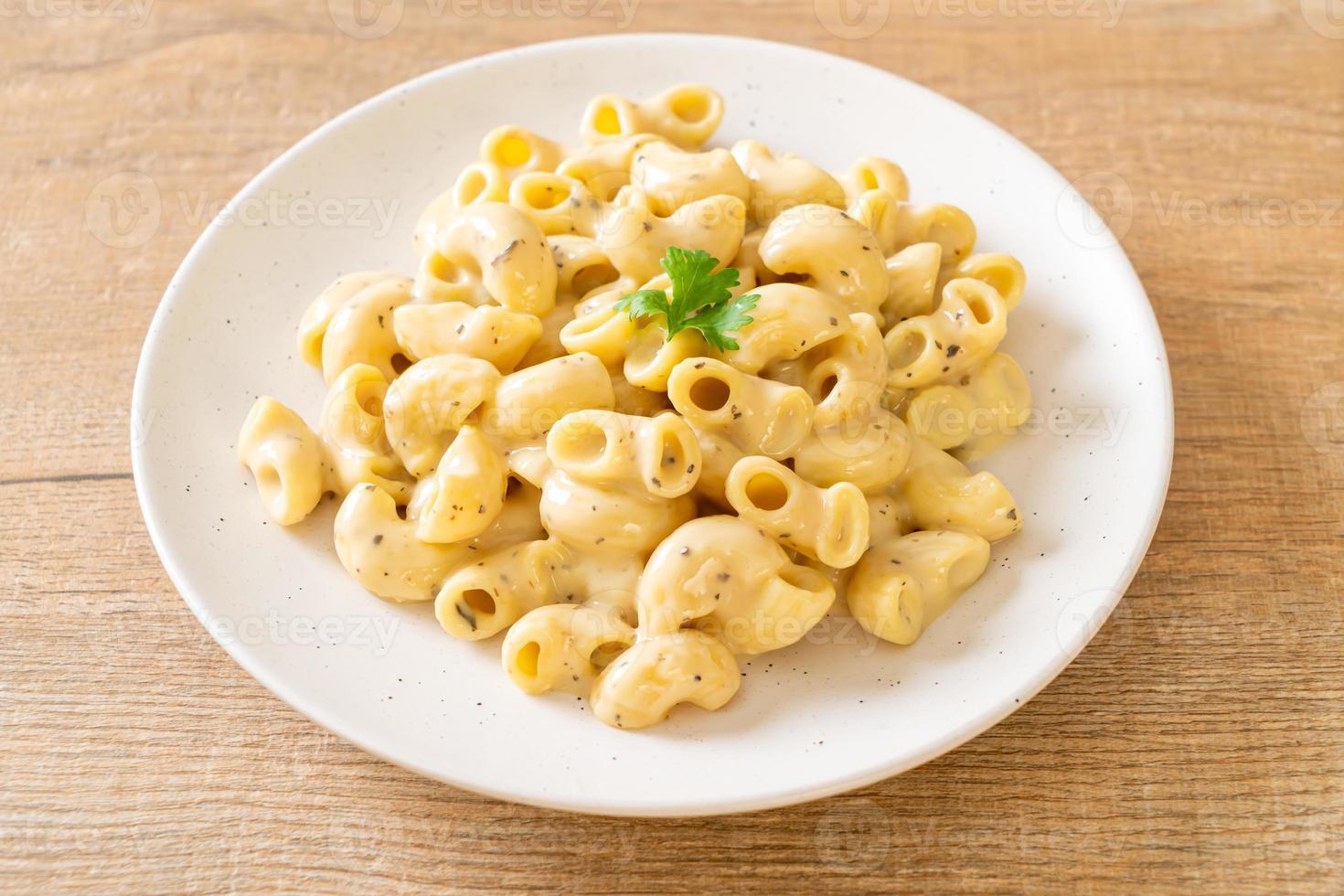 macaroni et fromage aux herbes dans un bol photo