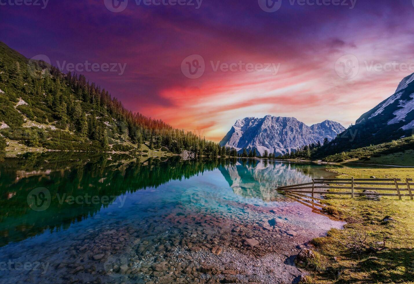 Montagne et Lac dans vibrant Couleur photo