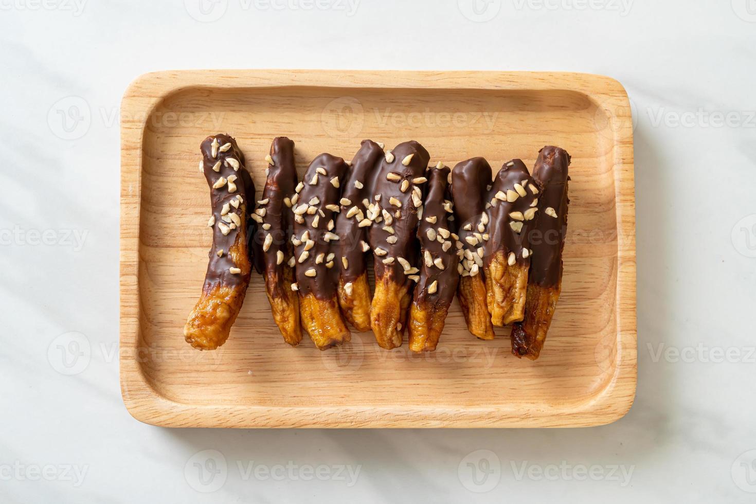 enrobage de chocolat aux bananes séchées au soleil ou chocolat trempé à la banane photo