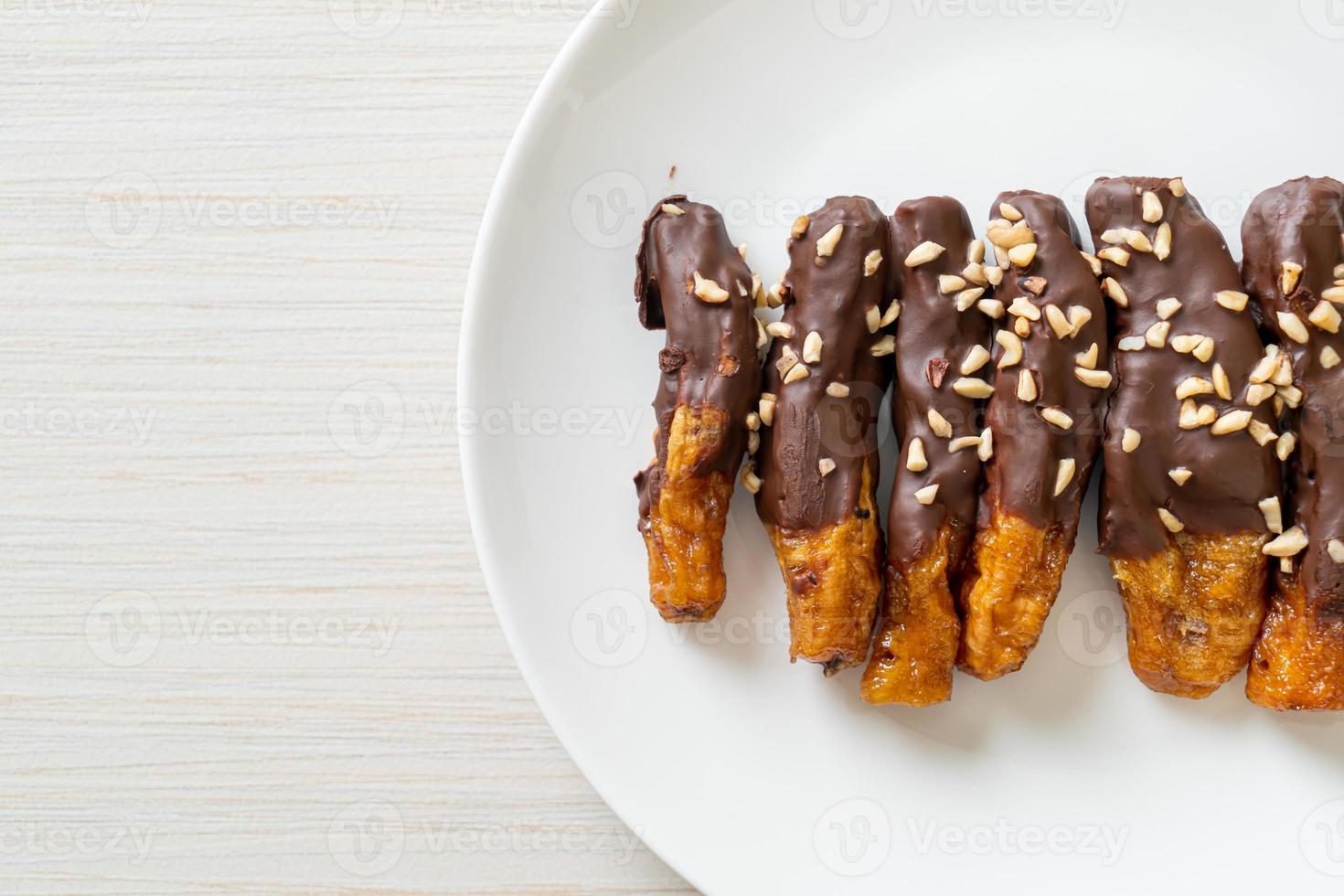 enrobage de chocolat aux bananes séchées au soleil ou chocolat trempé à la banane photo