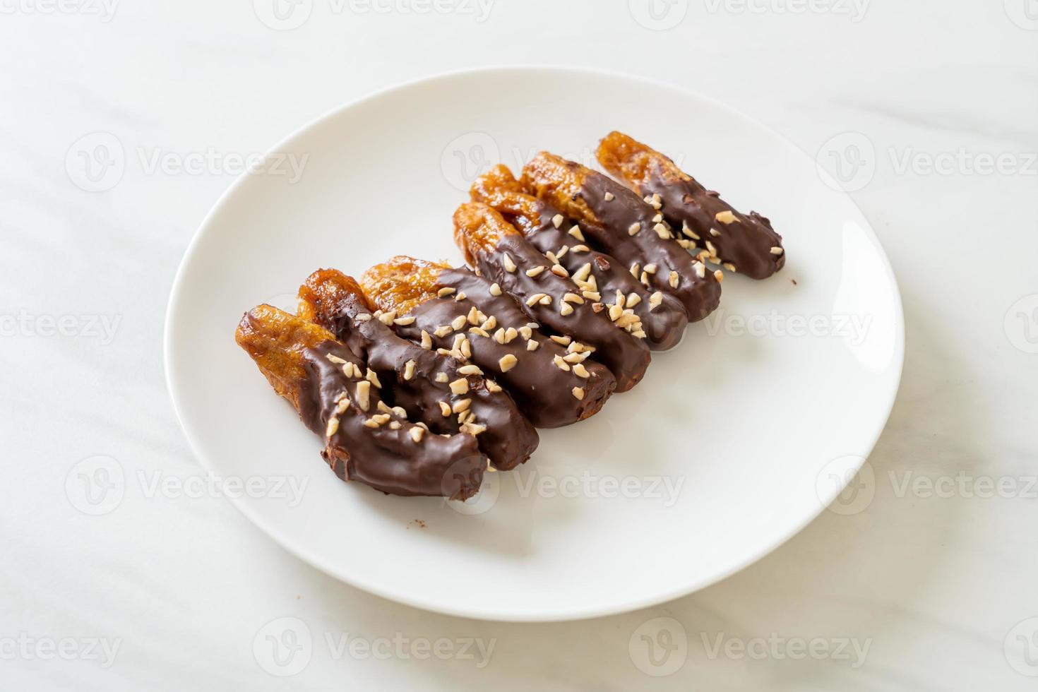 enrobage de chocolat aux bananes séchées au soleil ou chocolat trempé à la banane photo