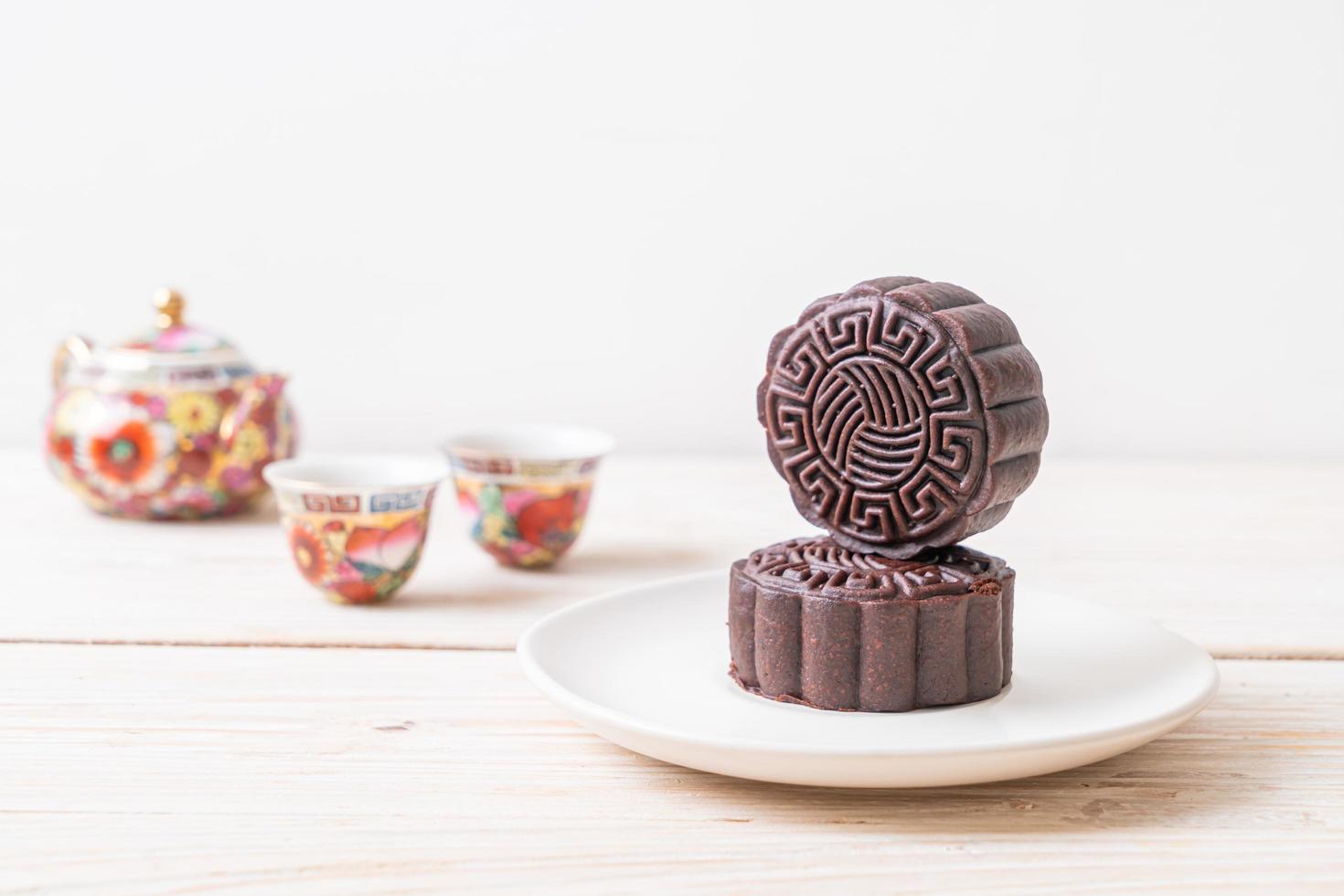 Gâteau de lune chinois saveur de chocolat noir pour le festival de la mi-automne photo