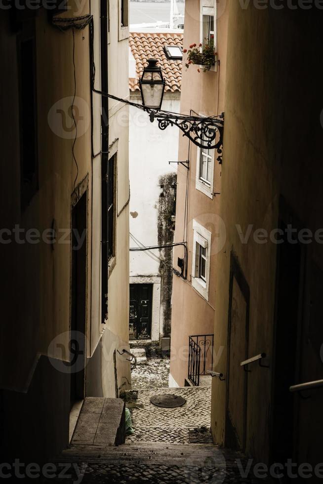 vieille ruelle lisbonne photo