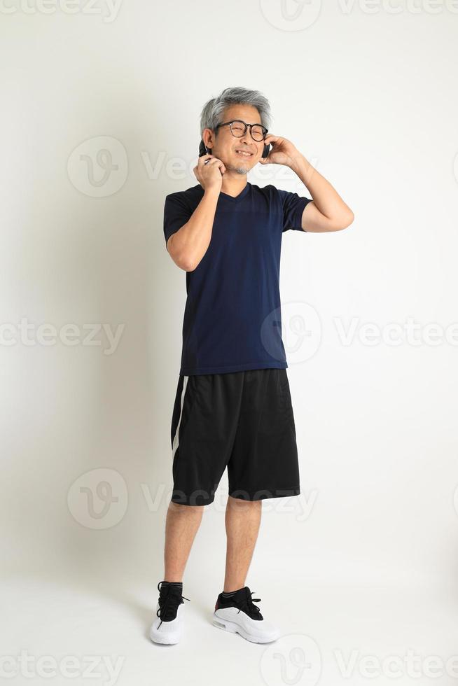 homme en tenue de sport photo