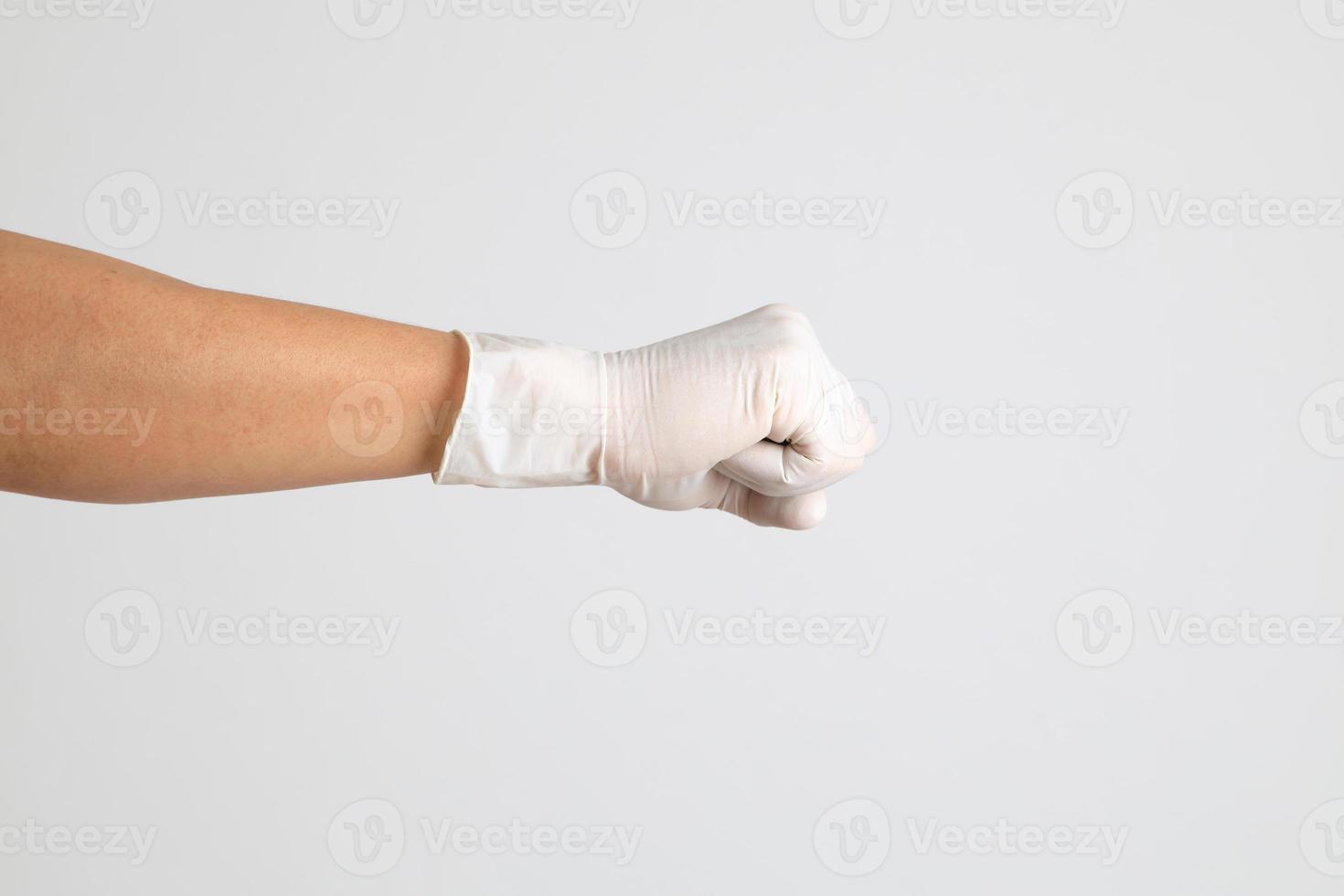 main avec des gants médicaux photo