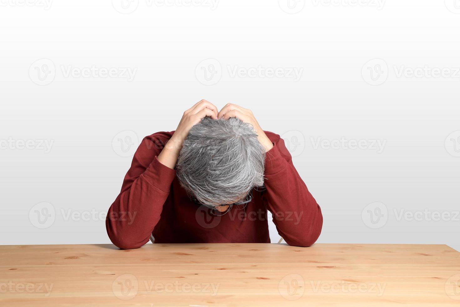 homme asiatique au bureau photo