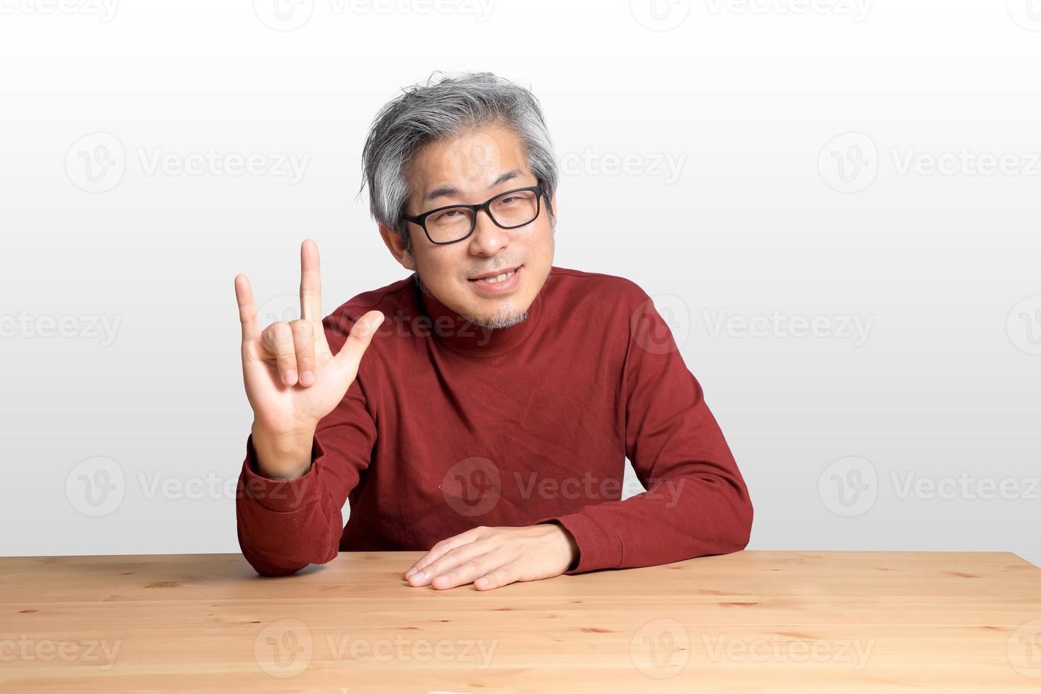 homme asiatique au bureau photo