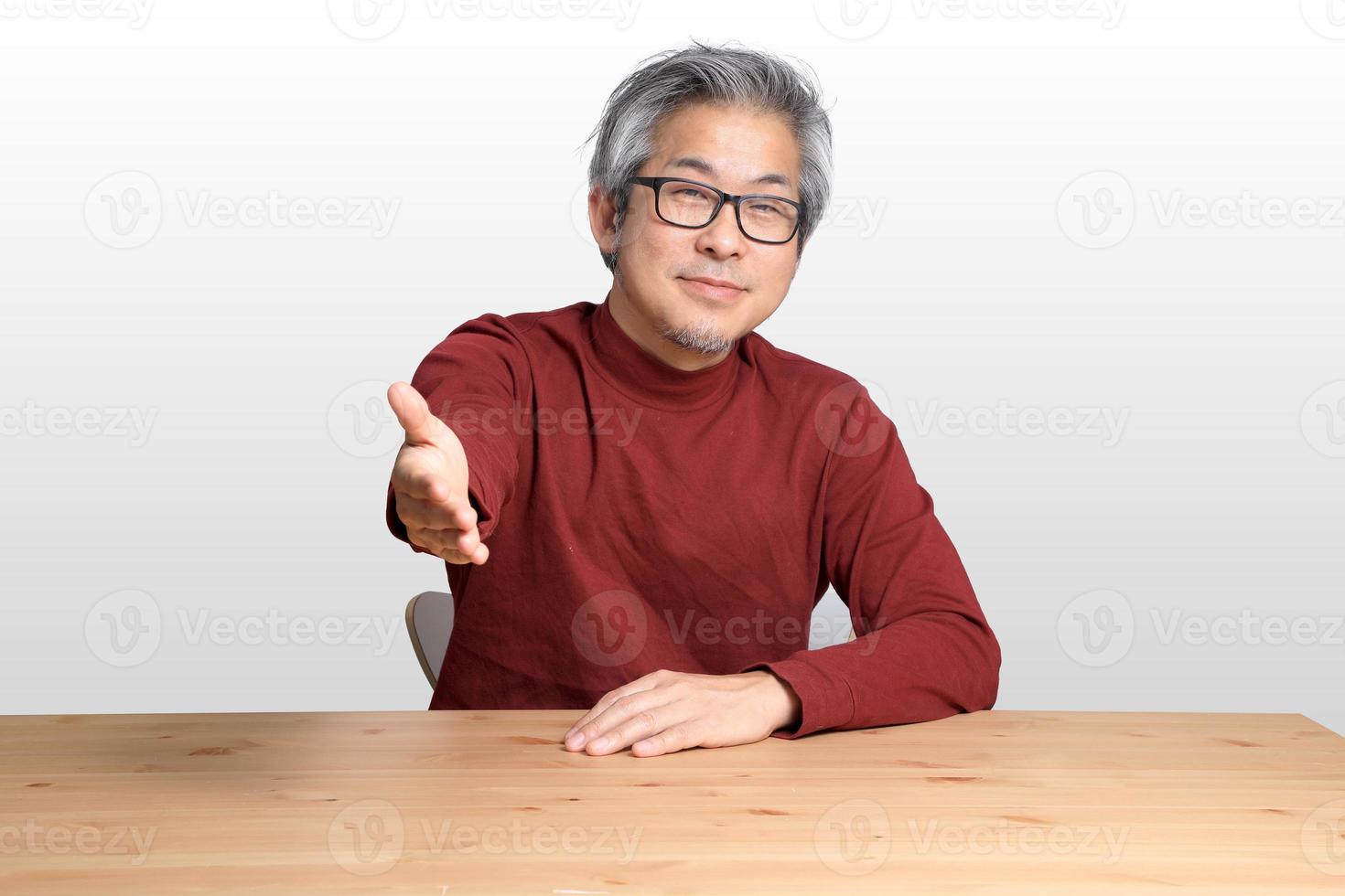 homme asiatique au bureau photo