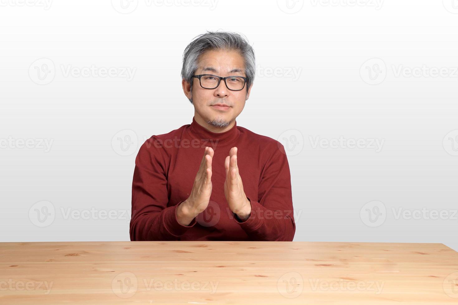 homme asiatique au bureau photo