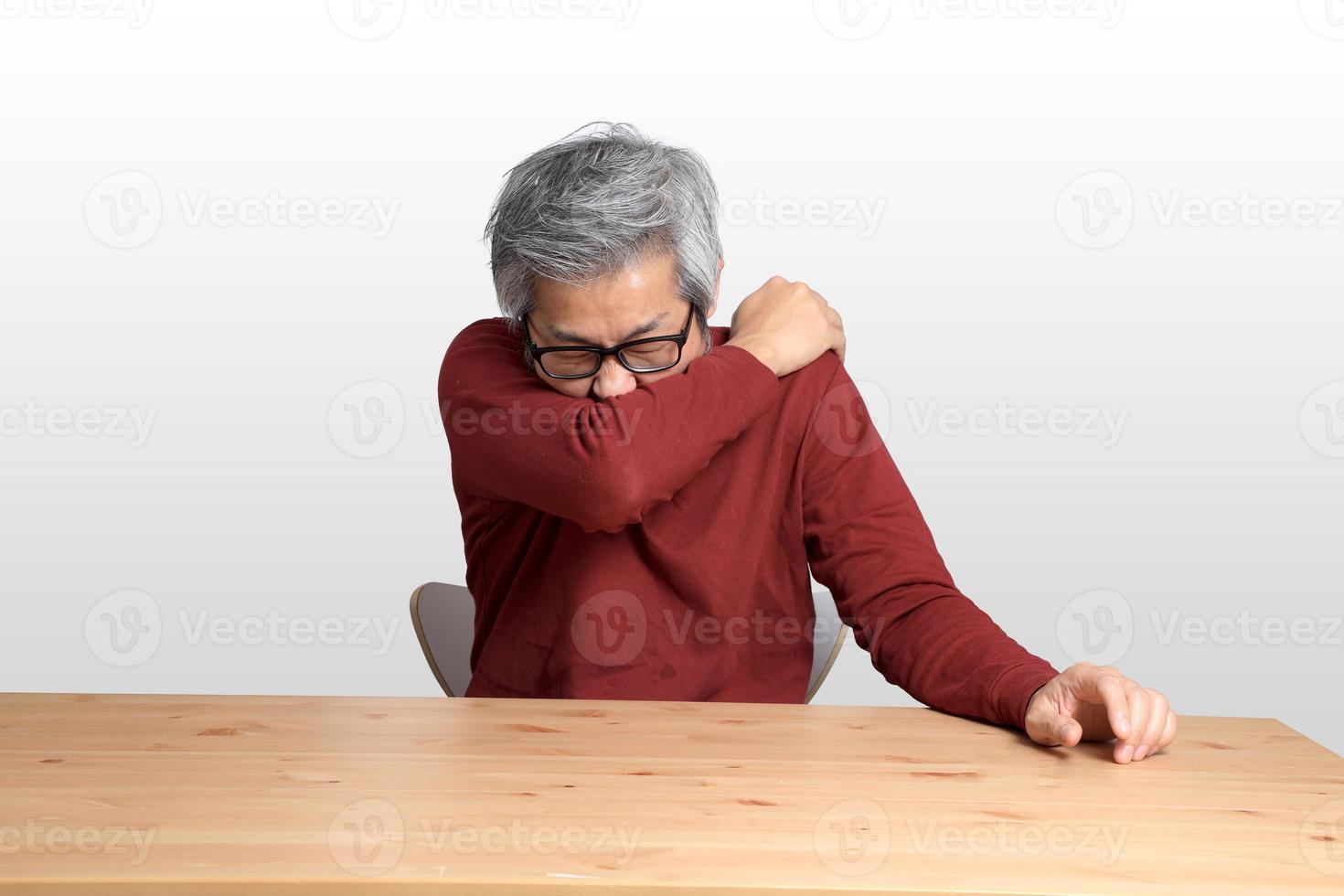 homme asiatique au bureau photo