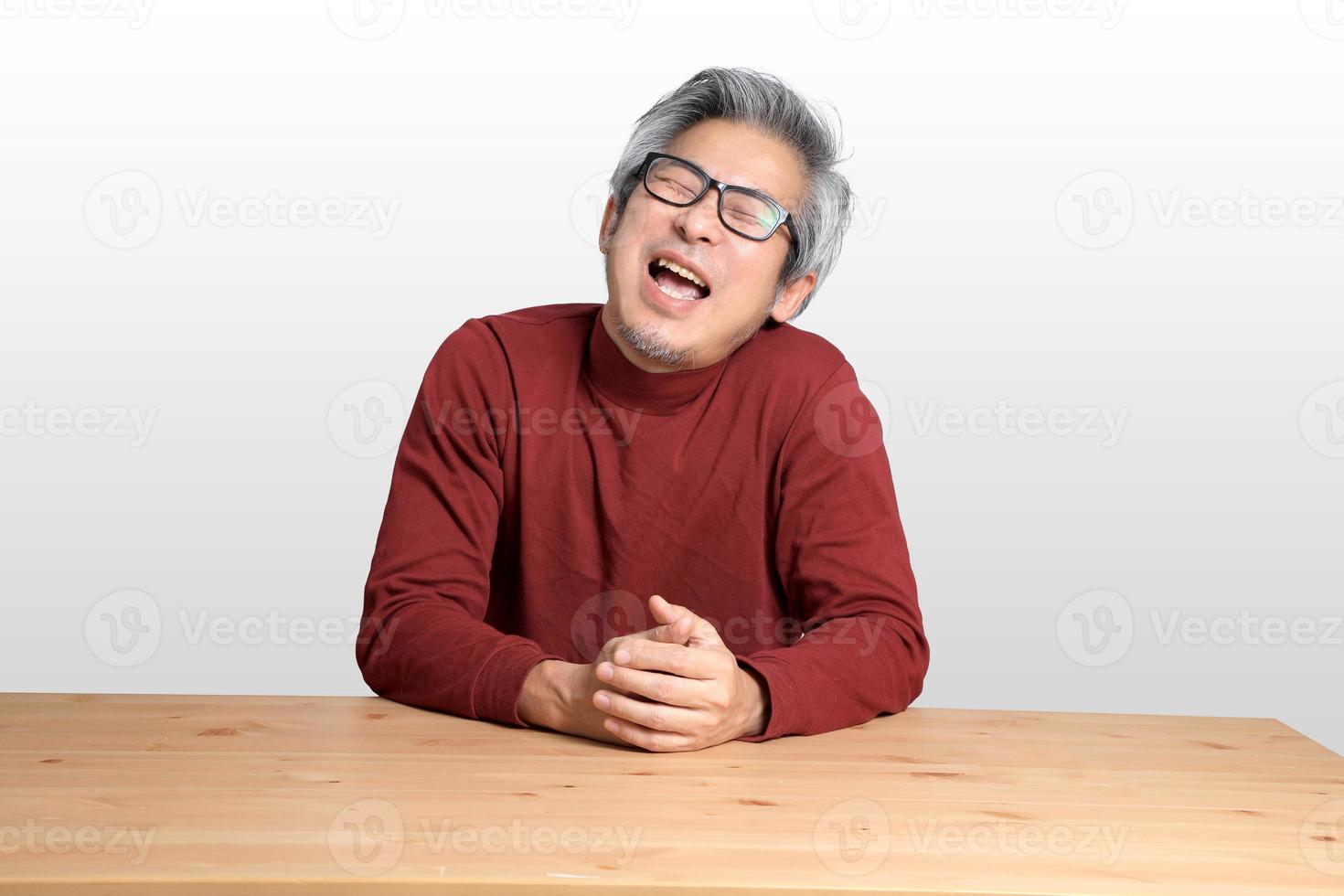 homme asiatique au bureau photo