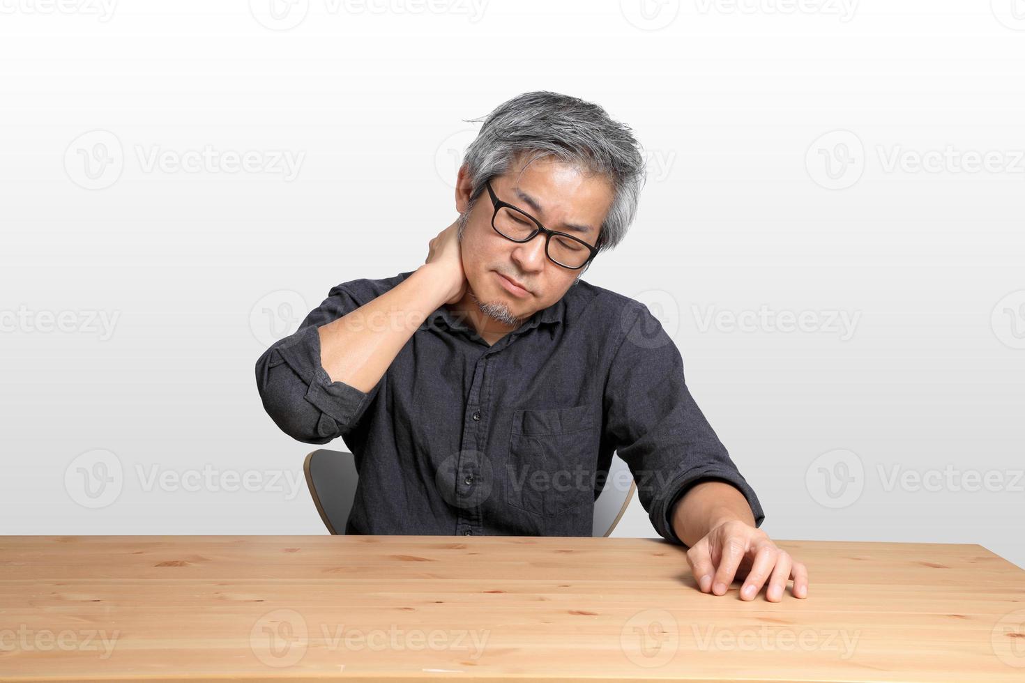 homme asiatique au bureau photo