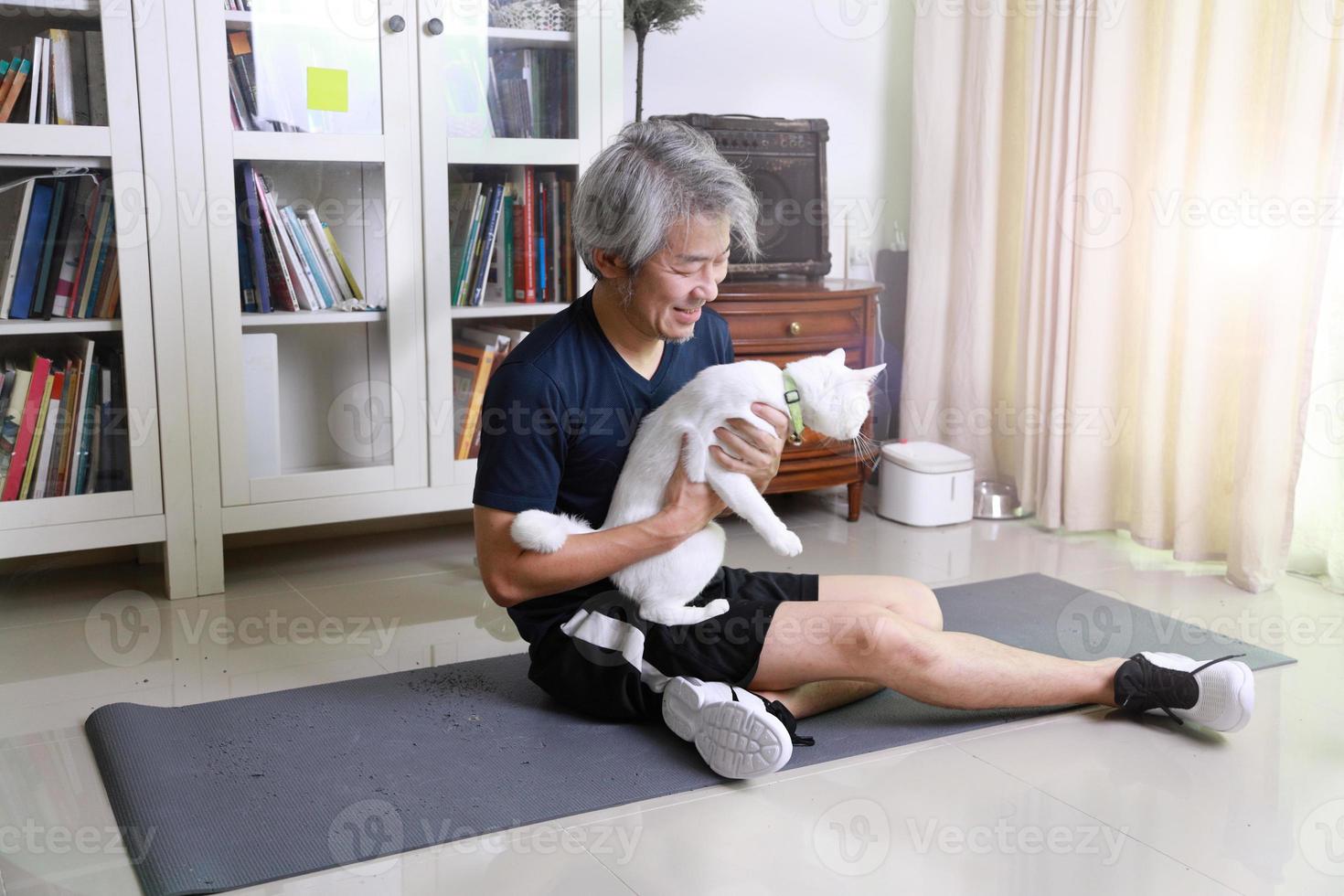 séance d'entraînement d'homme asiatique photo