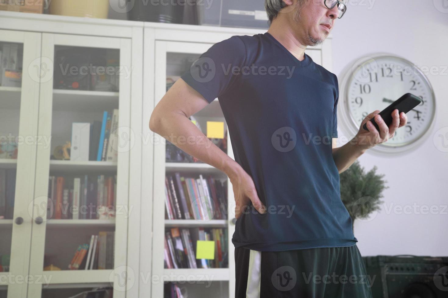 séance d'entraînement d'homme asiatique photo