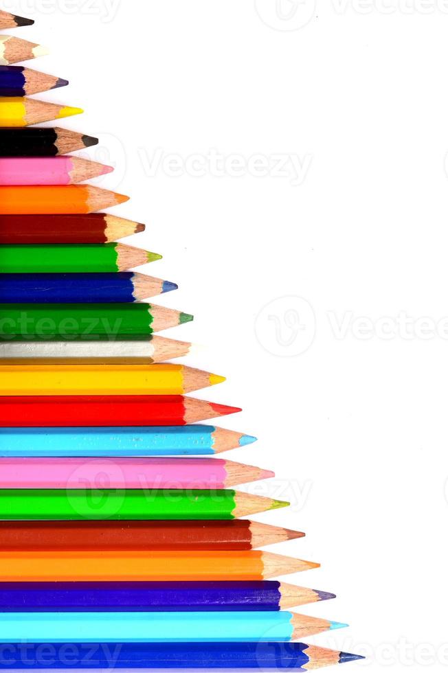 Crayons de couleur isolés sur fond blanc se bouchent photo