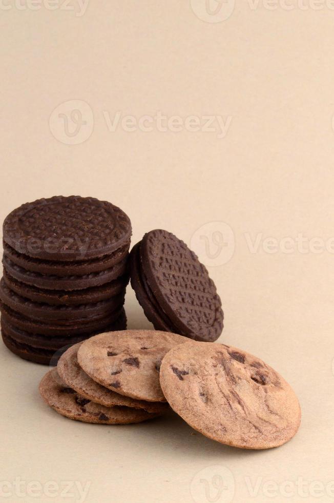 biscuit aux pépites de chocolat et biscuit à la crème photo