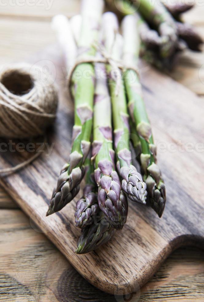 bouquets d'asperges vertes photo