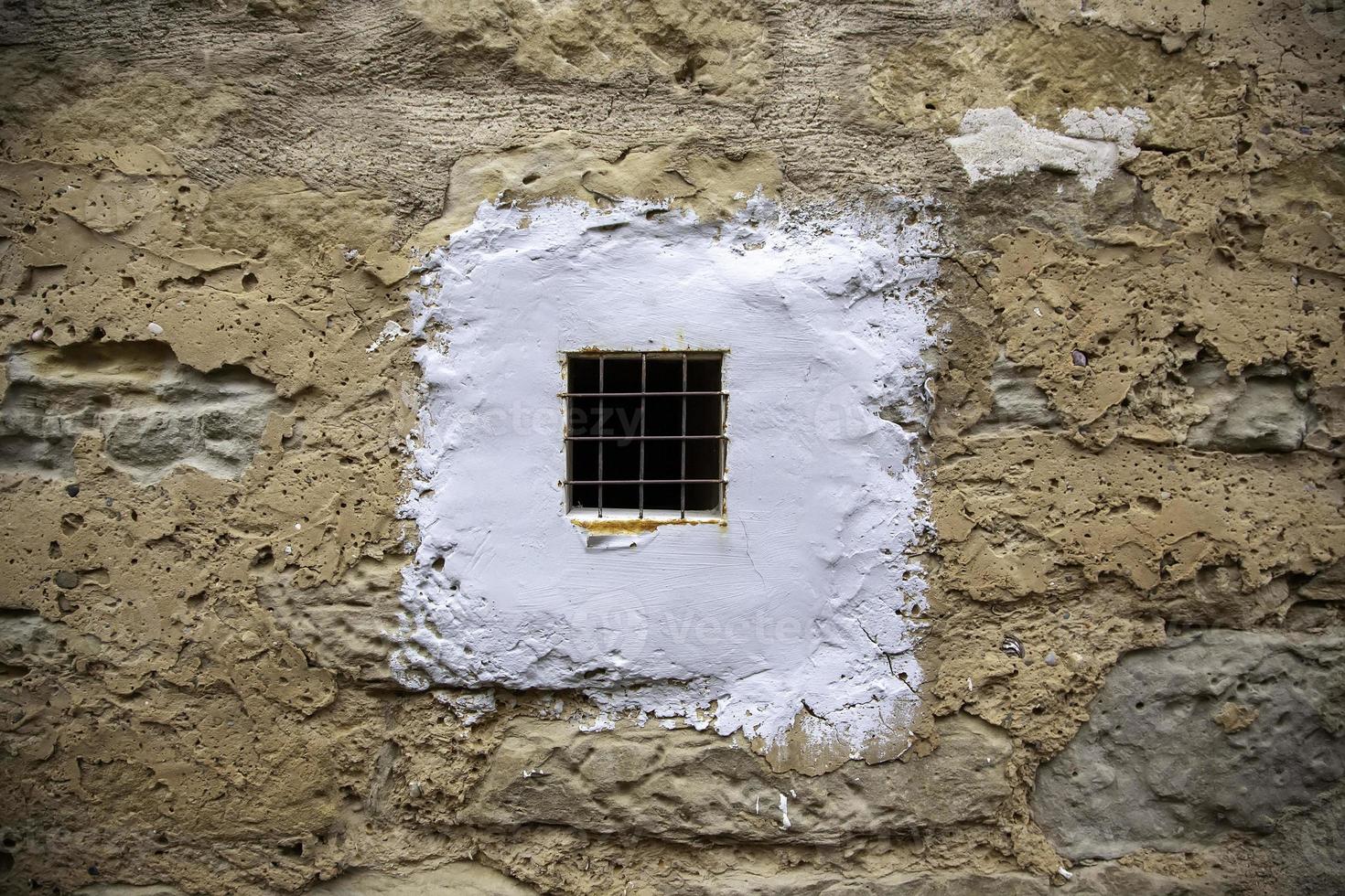 grille de fenêtre en métal rouillé photo