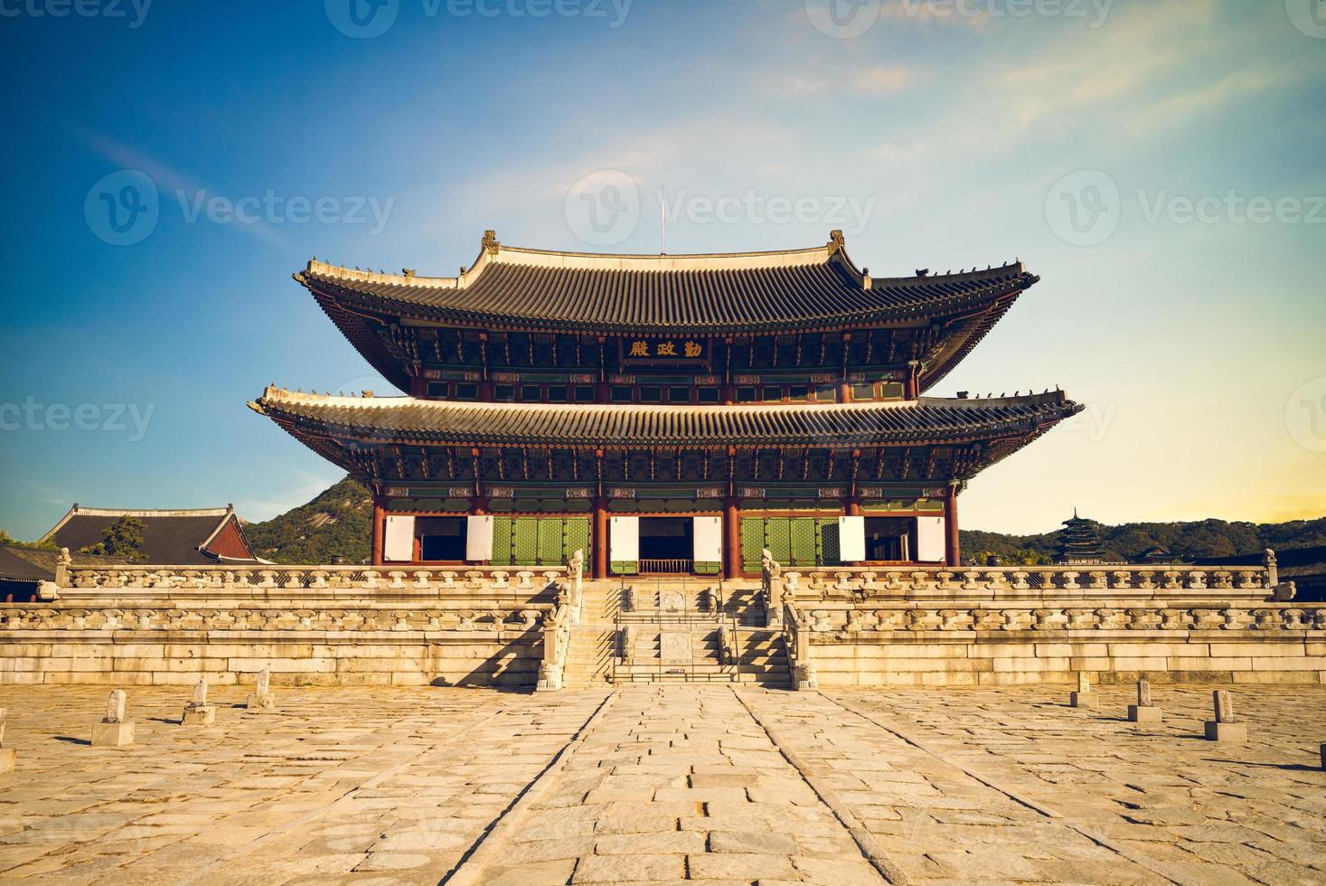 geunjeongjeon, salle du trône principale de gyeongbokgung à séoul, corée du sud photo