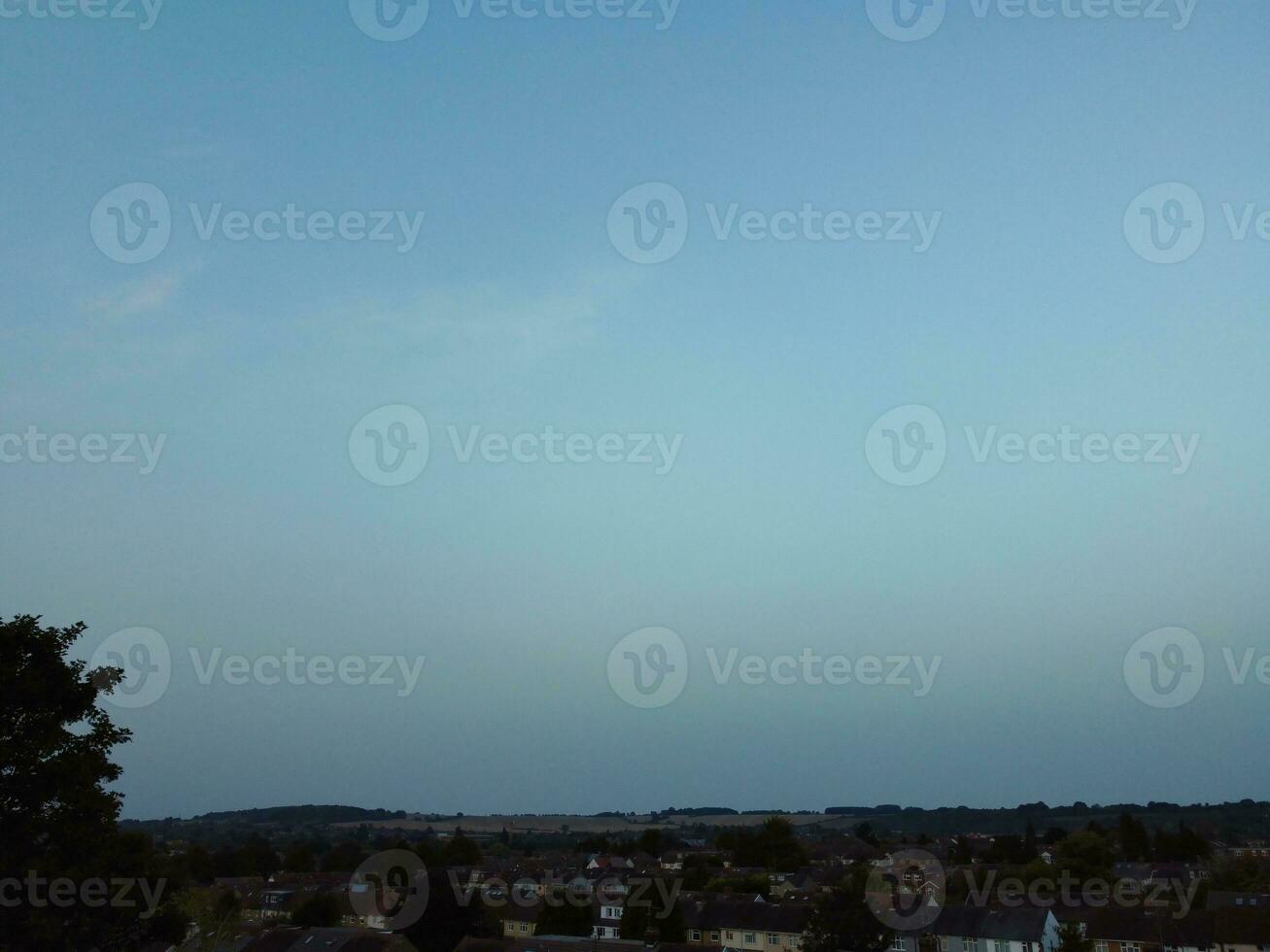 plus magnifique vue de ciel et spectaculaire des nuages plus de luton ville de Angleterre Royaume-Uni pendant le coucher du soleil. photo