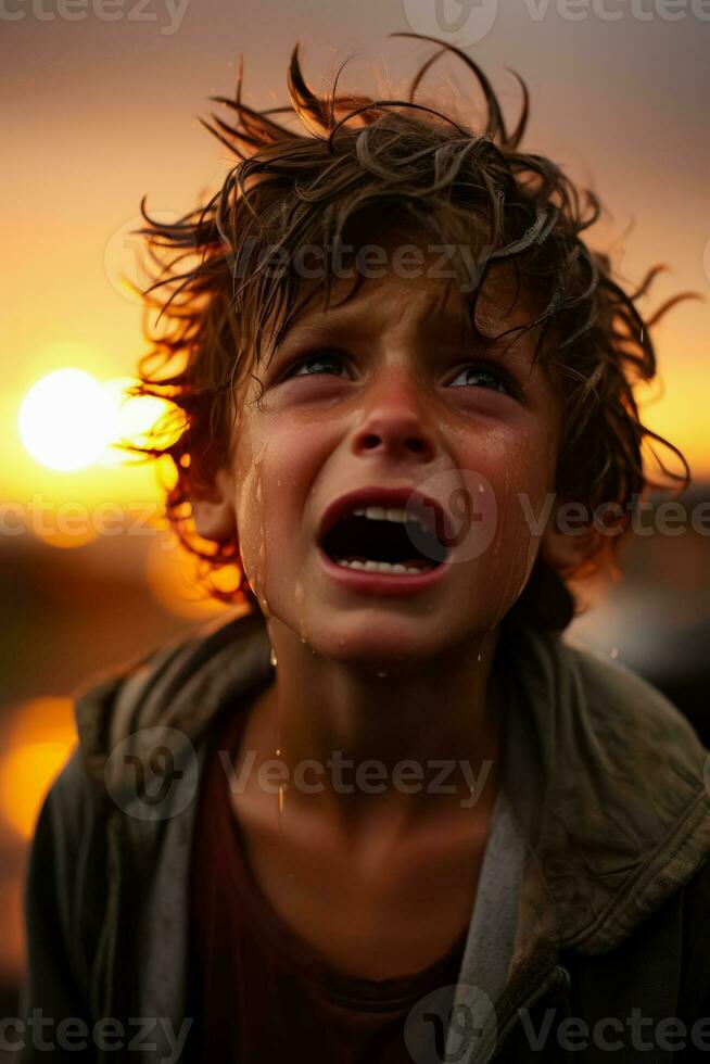 une fermer photo de une frustré enfant avec larmes diffusion vers le bas leur visage contre une vibrant le coucher du soleil pente Contexte