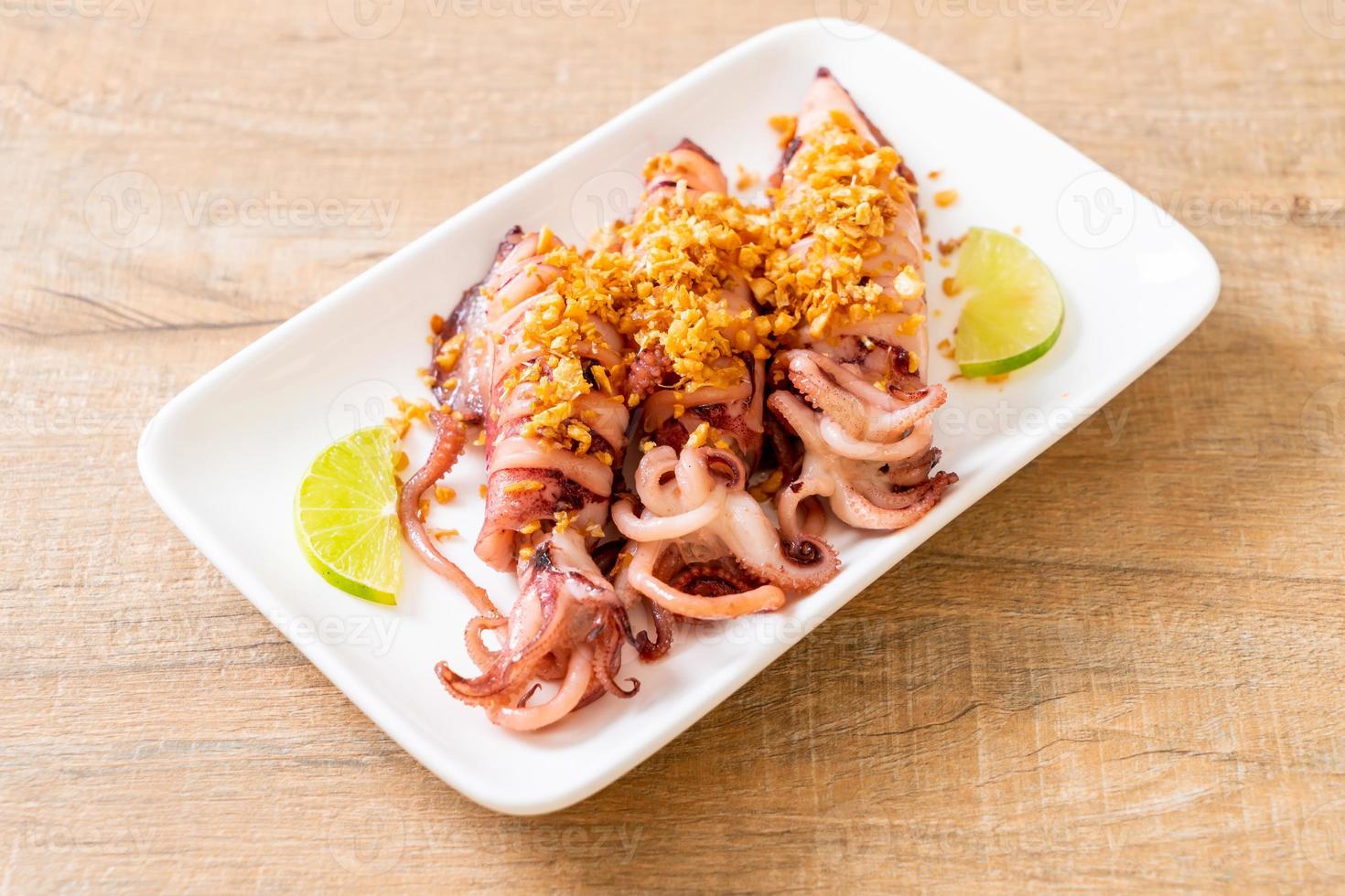 calamars frits à l'ail - style fruits de mer photo