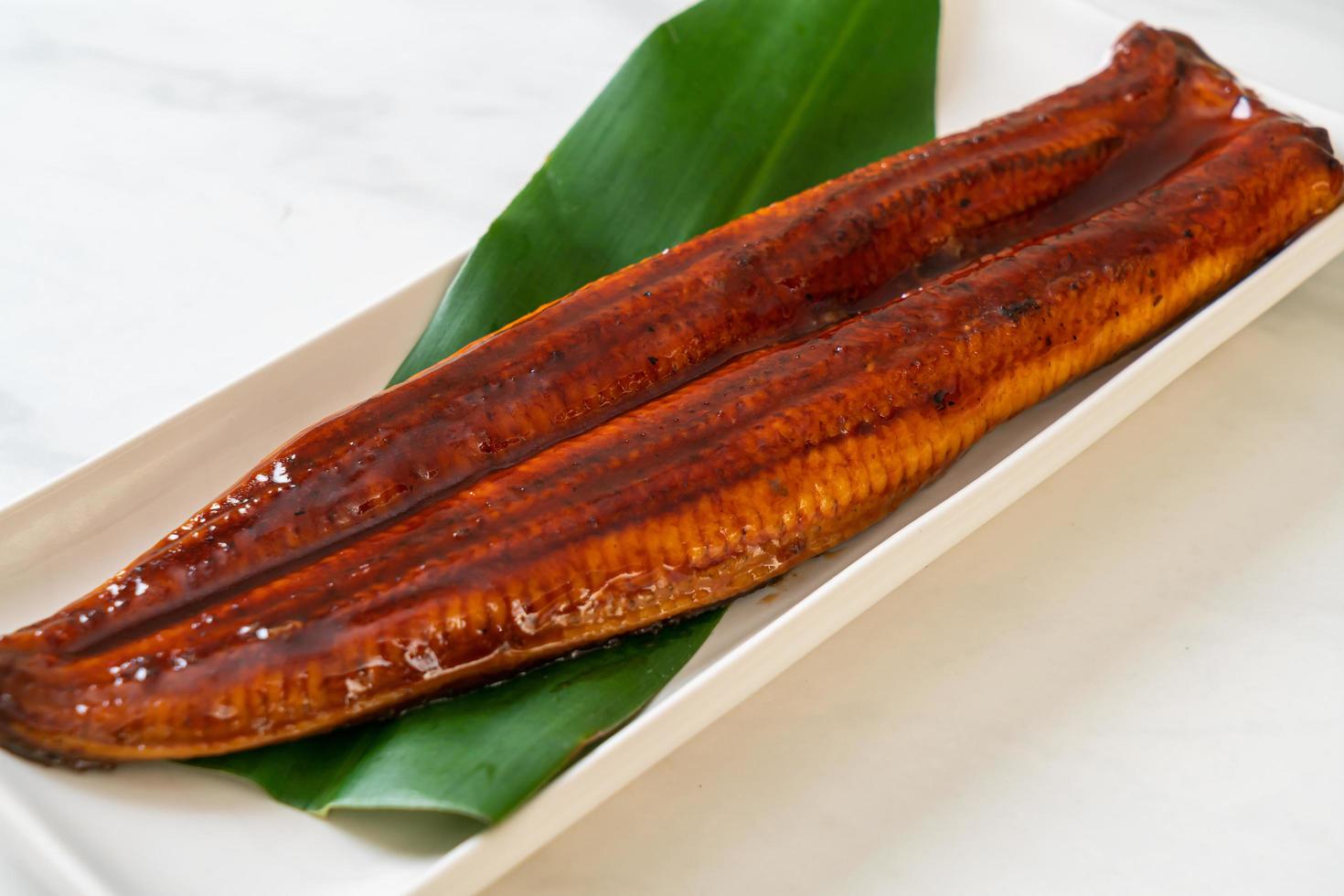 anguille grillée ou unagi grillé avec sauce - kabayaki - cuisine japonaise photo