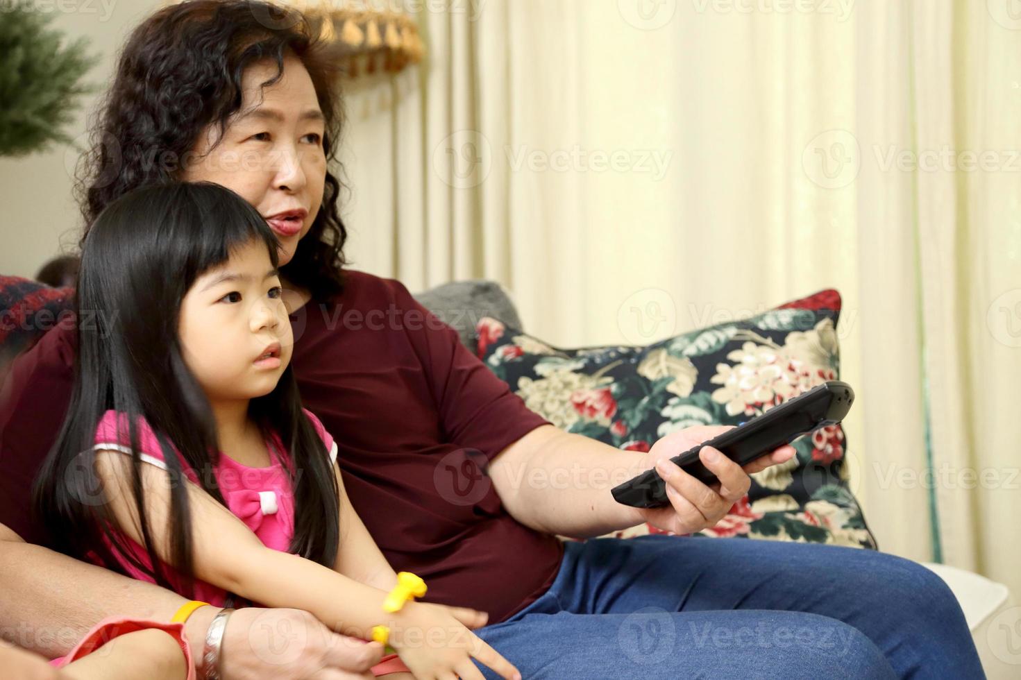 famille dans le salon photo