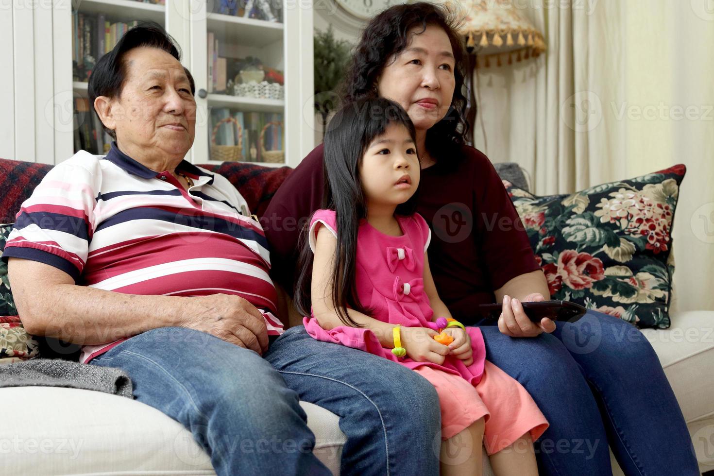 famille dans le salon photo