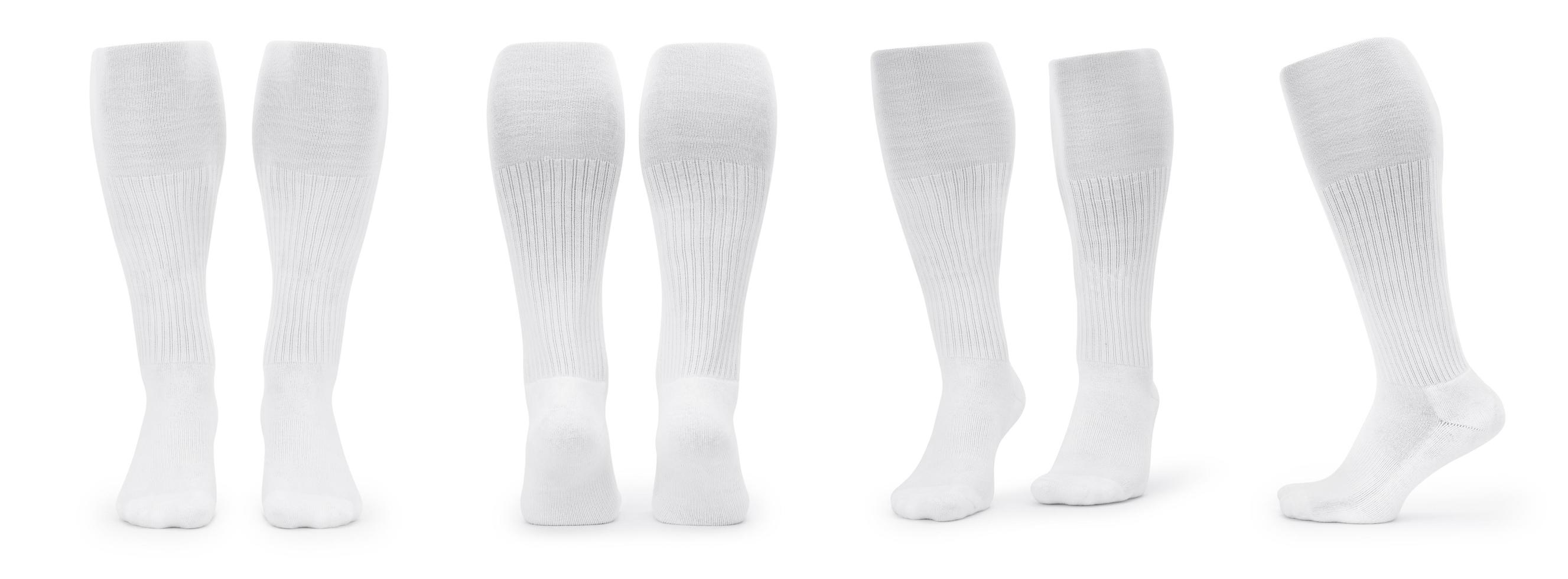 Chaussettes longues blanches isolées sur fond blanc avec un tracé de détourage photo