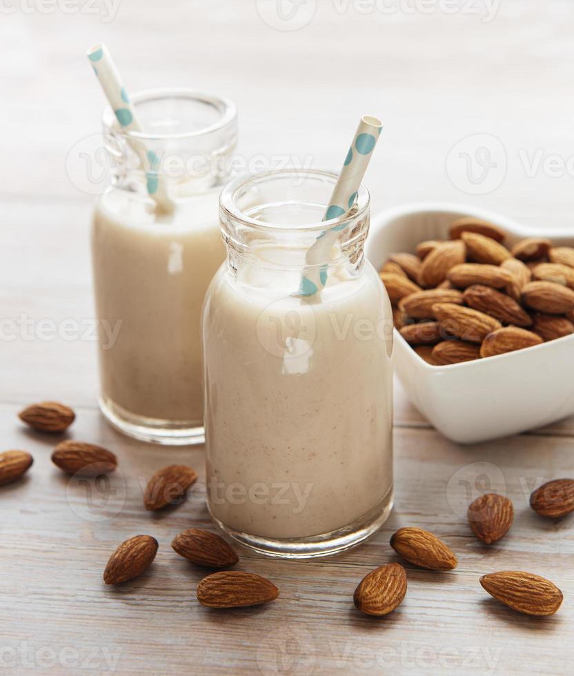 lait d'amande et amandes photo