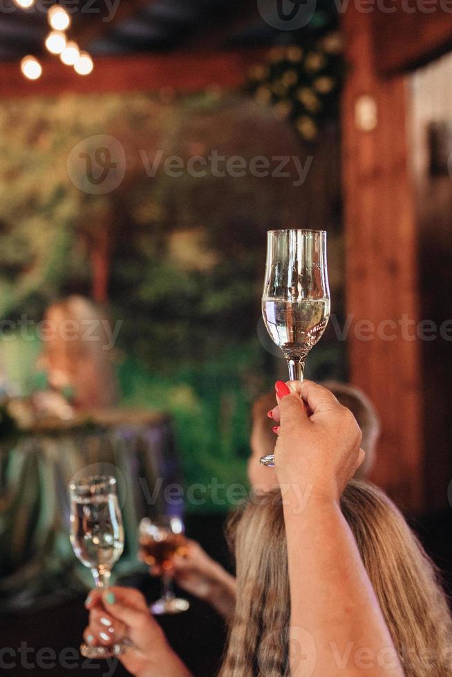 verres de mariage pour le vin et le champagne en cristal photo