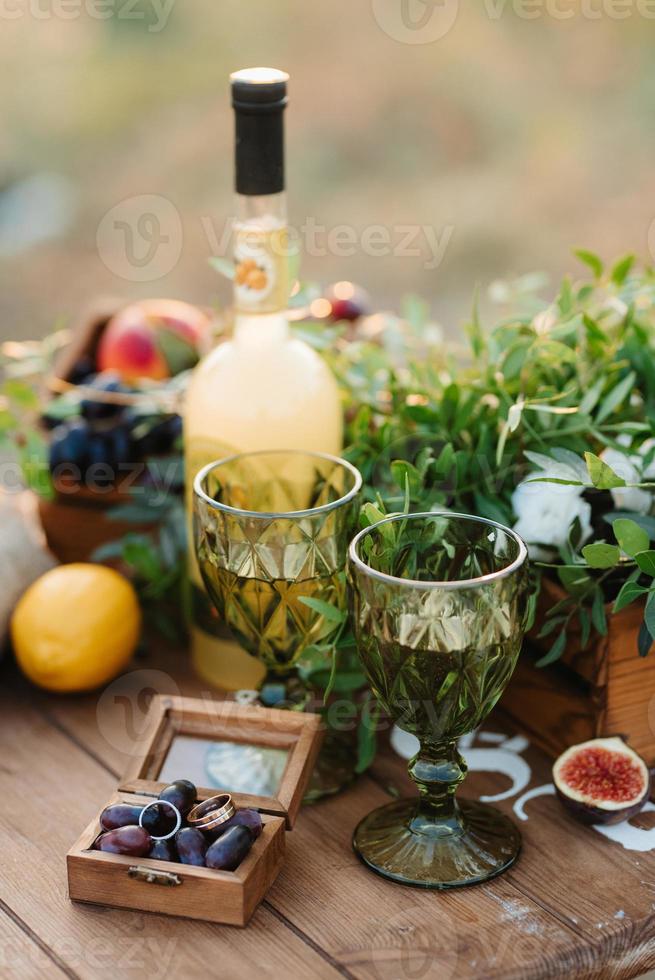 verres de mariage pour le vin et le champagne photo