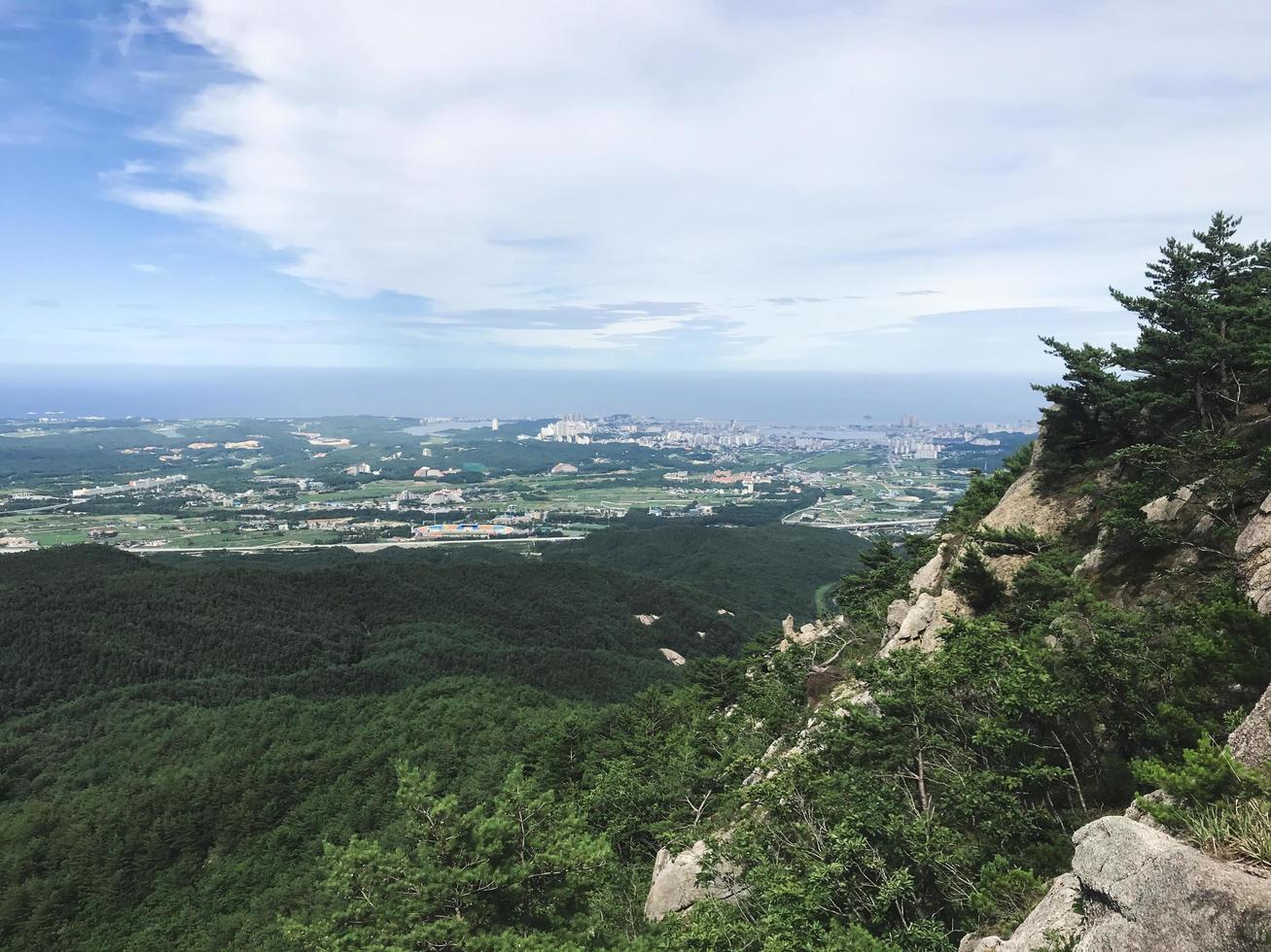 la vue depuis le sommet de la montagne du parc national de seoraksan. Corée du Sud photo