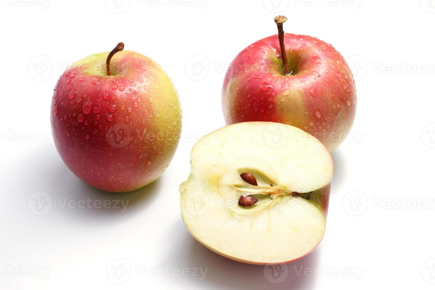 belle pomme rouge sur fond blanc isoler. photo