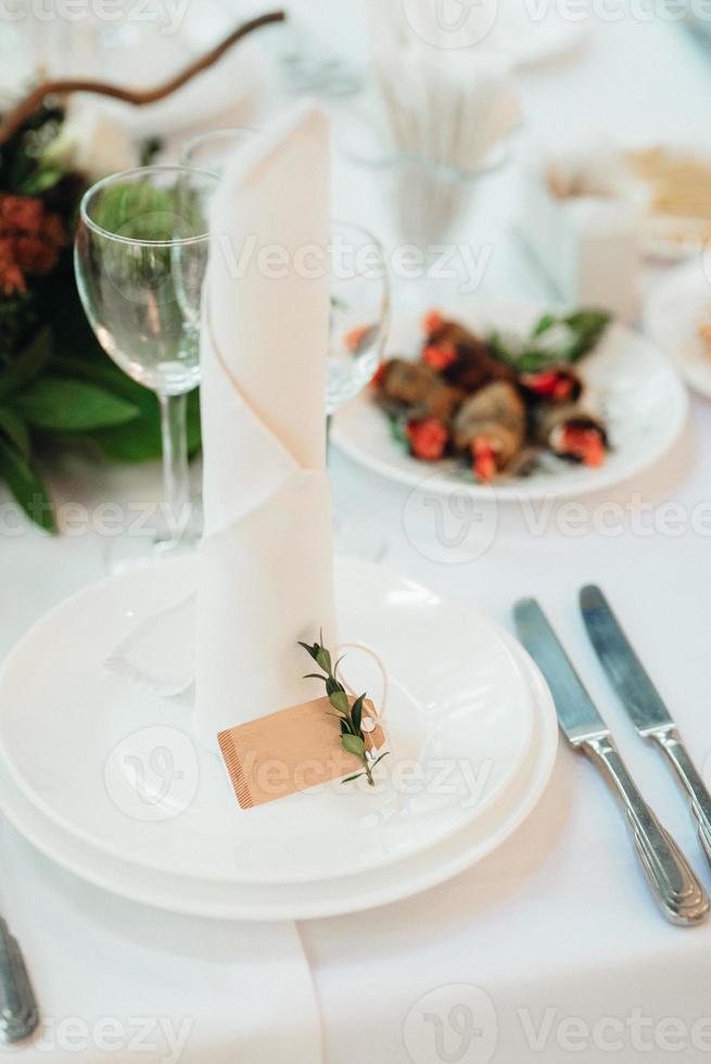 salle de banquet pour mariages avec éléments décoratifs photo