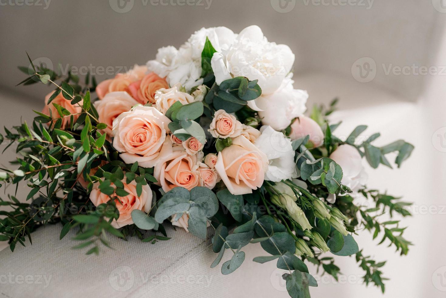 bouquet de mariage élégant de fleurs naturelles fraîches photo