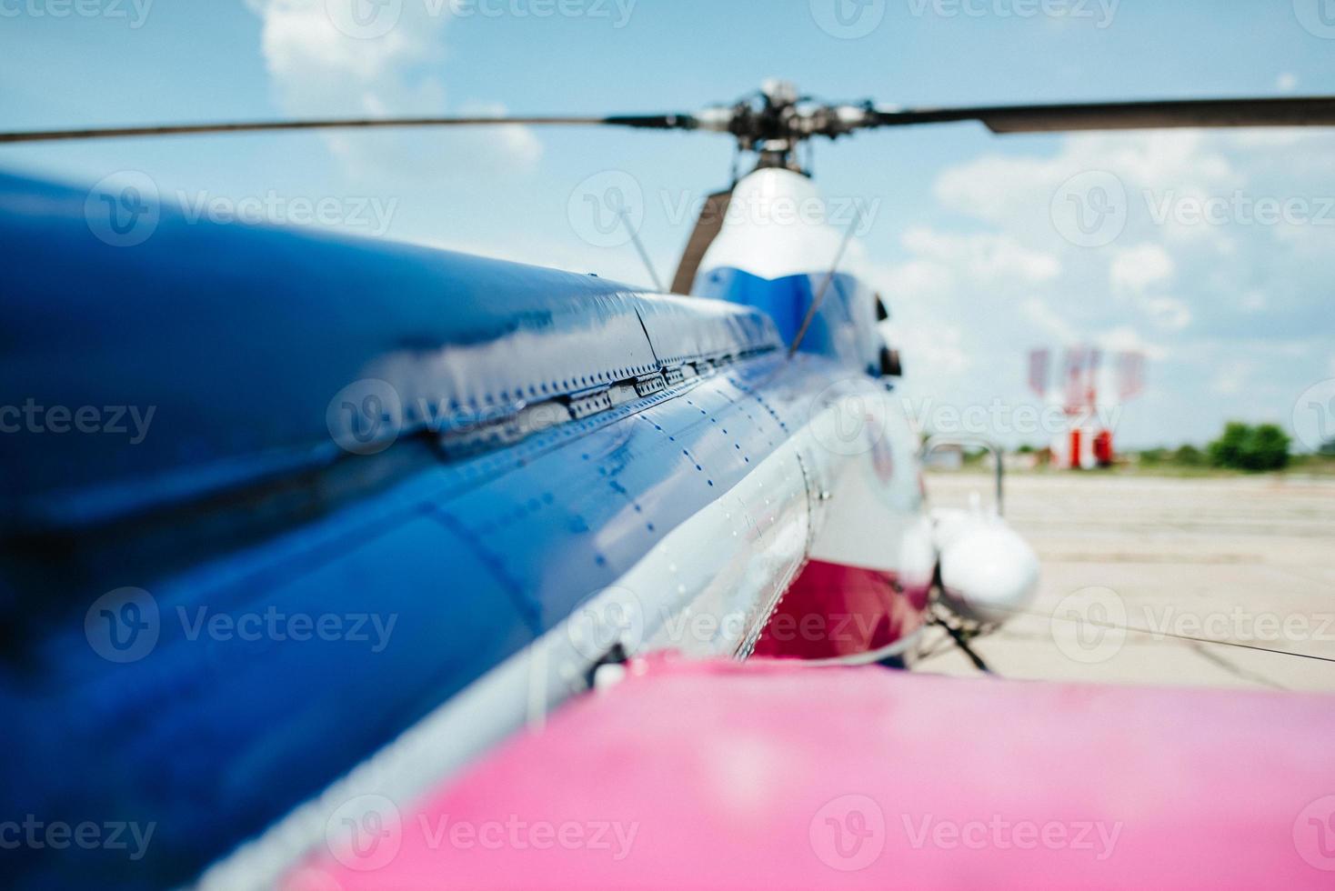 hélicoptère sur le site de décollage photo
