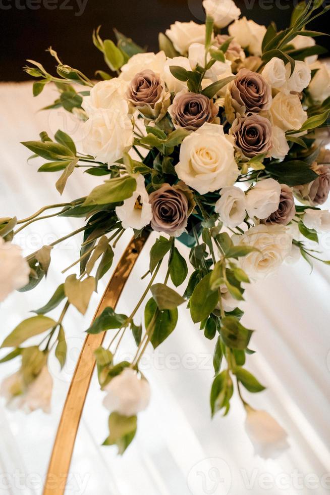 décorations de mariage élégantes en fleurs naturelles photo