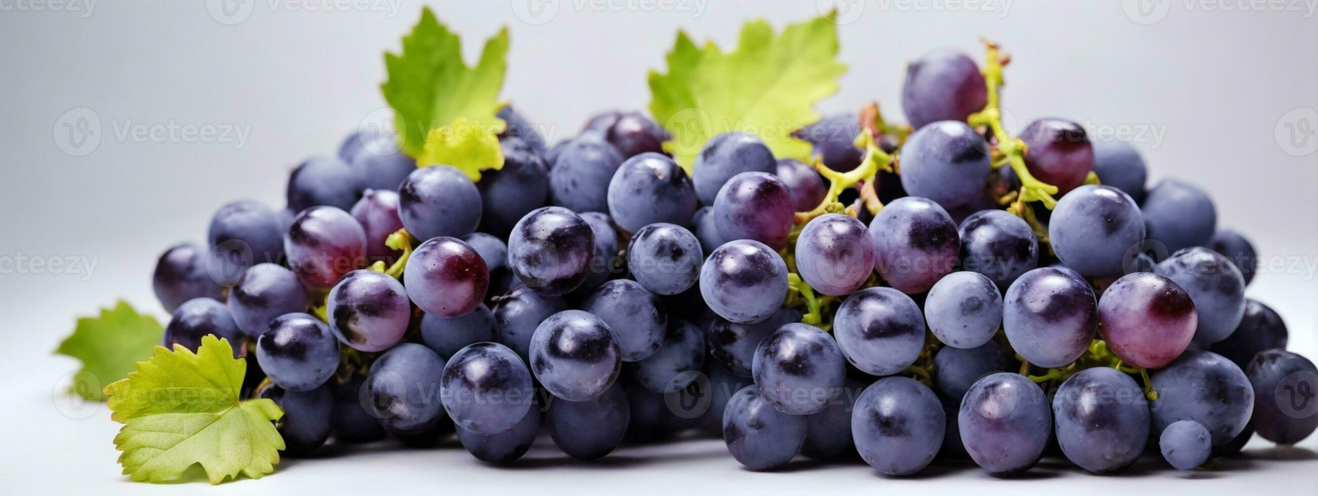 bleu les raisins bouquet isolé sur blanc Contexte. ai généré photo