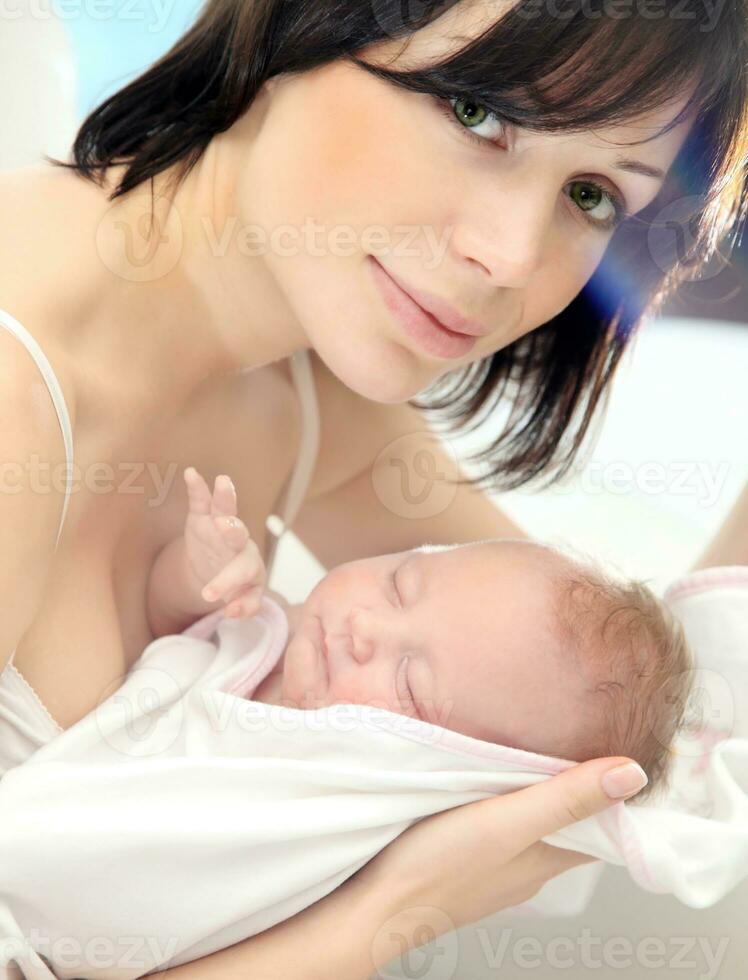 content mère avec une bébé photo