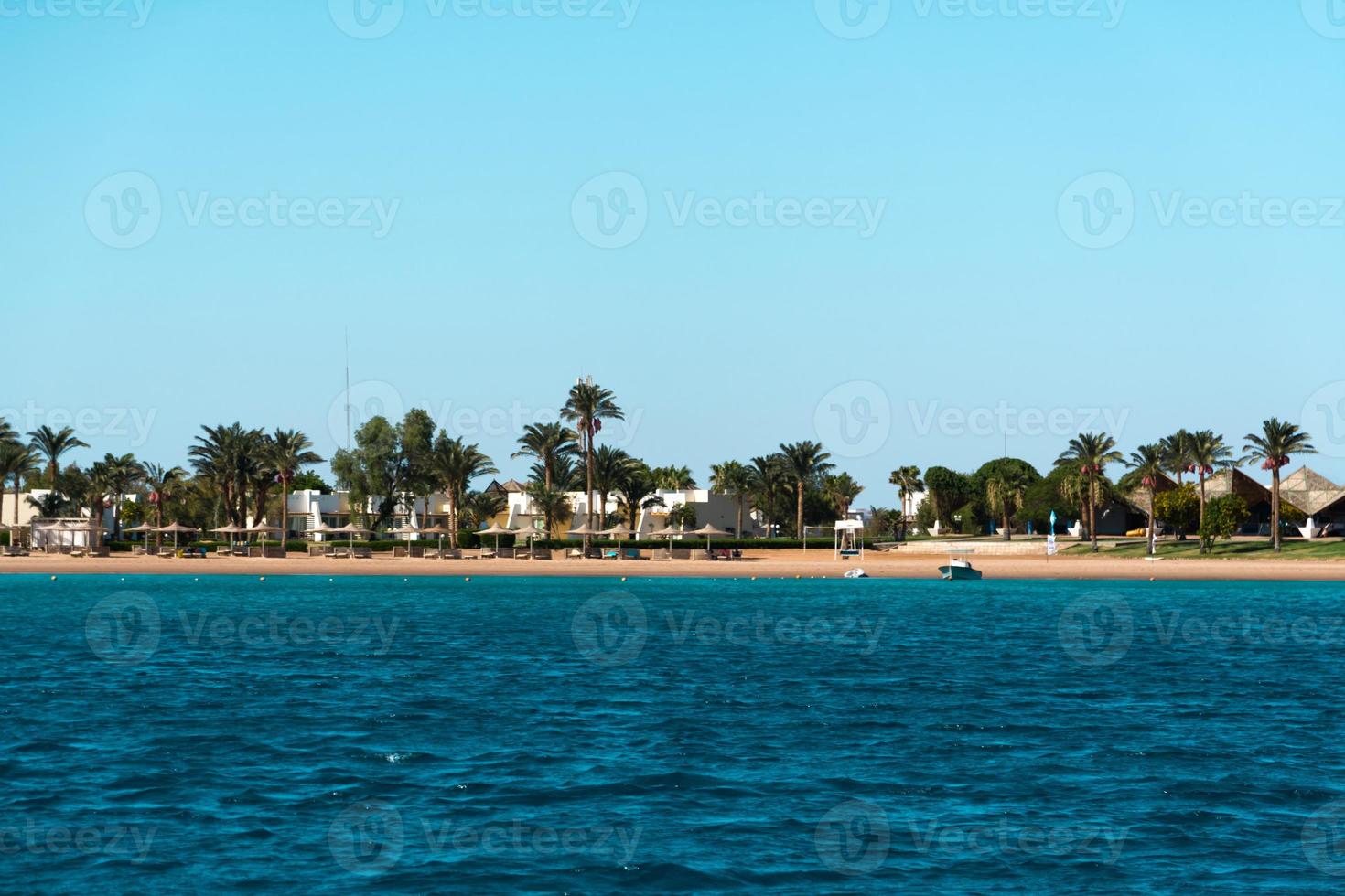 vue sur le paysage marin de dahab sina egypte paysage mer et montagnes photo