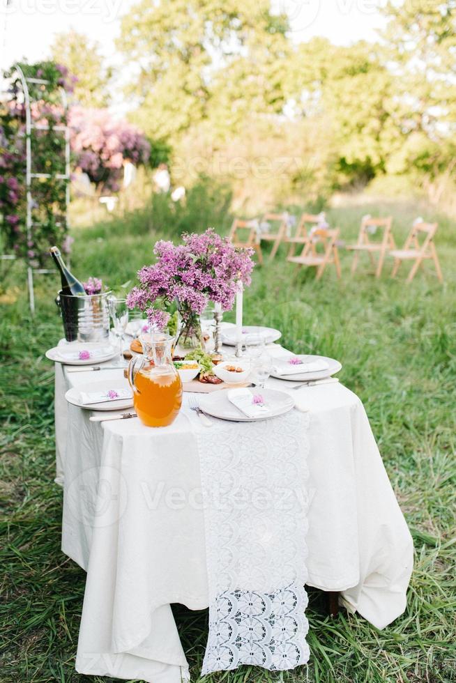 décorations de mariage élégantes en fleurs naturelles photo