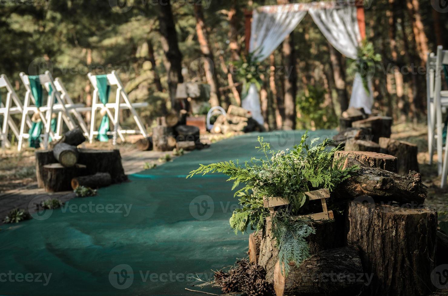 cérémonie de mariage dans les bois photo