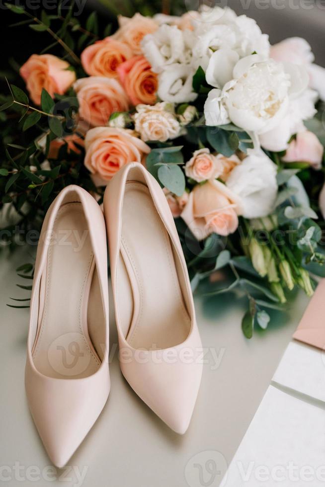 chaussures de mariage de la mariée, belle mode photo